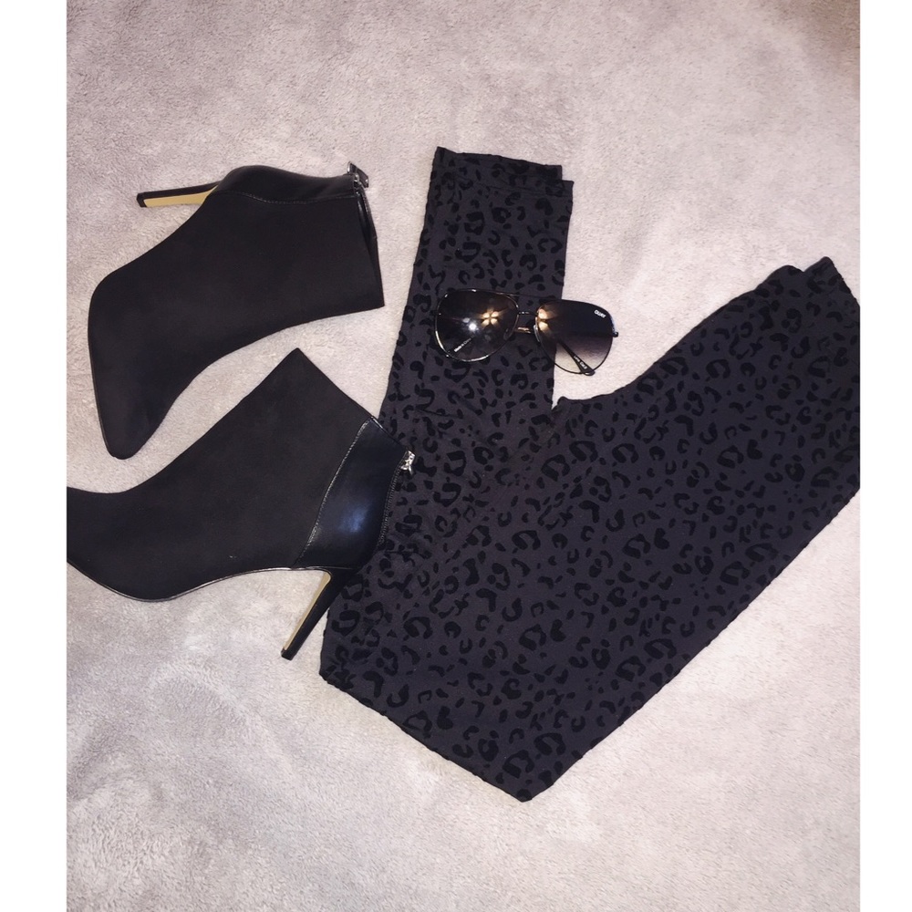 Velvet Cheetah Print Black Leggings